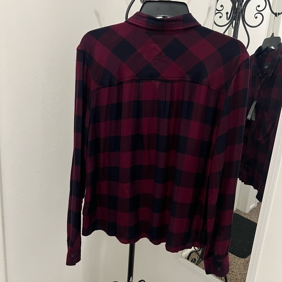 RAILS New Plaid Button-Up Shirt - Black and Red. #21 - Picture 6 of 10